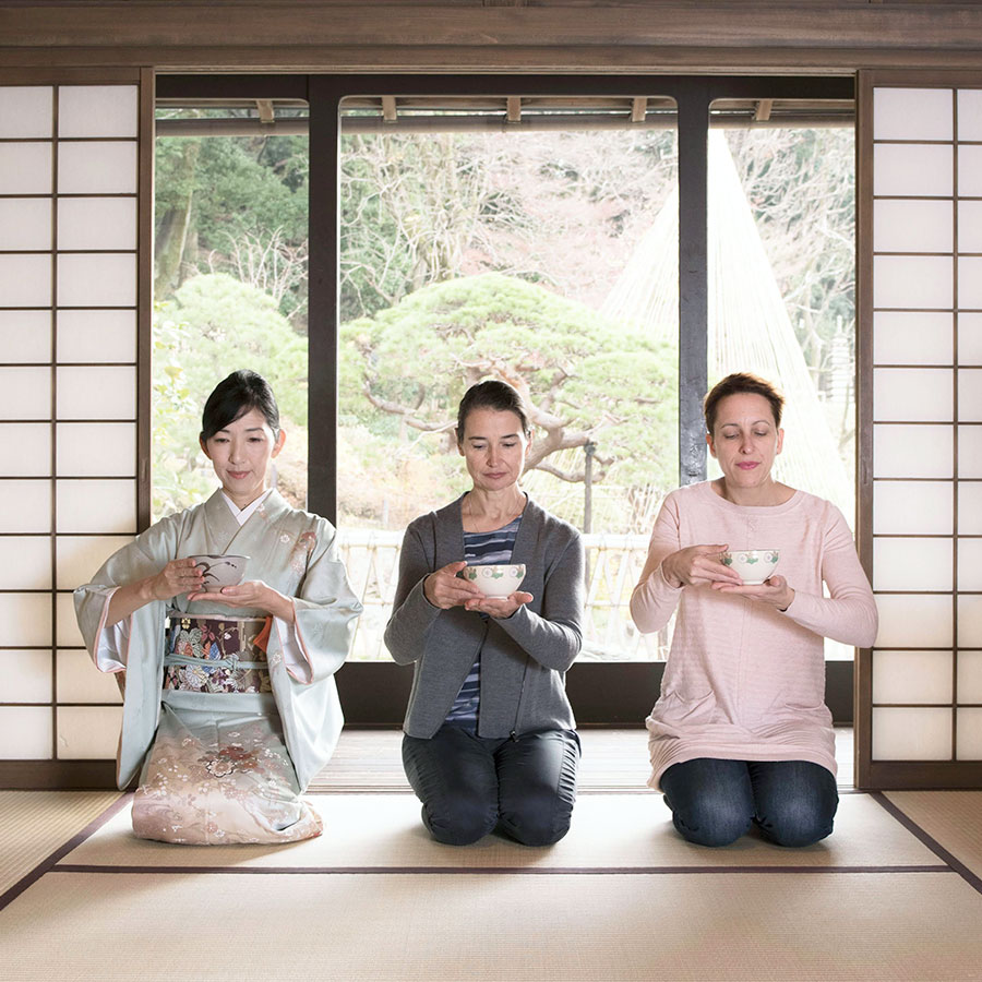 茶道師範による特別な日本文化体験の様子