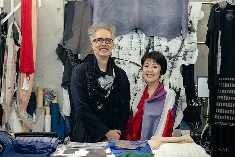 等々力「ミハイルギニスアオヤマ」日本のテキスタイルで作る“着る 