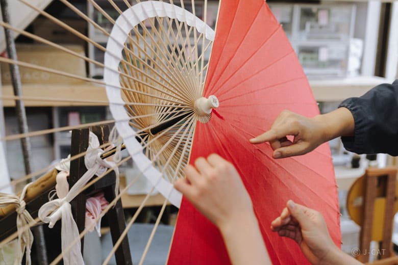 京都の老舗和傘処「日吉屋」現役の職人に習う世界にひとつだけのオリジナル番傘作り