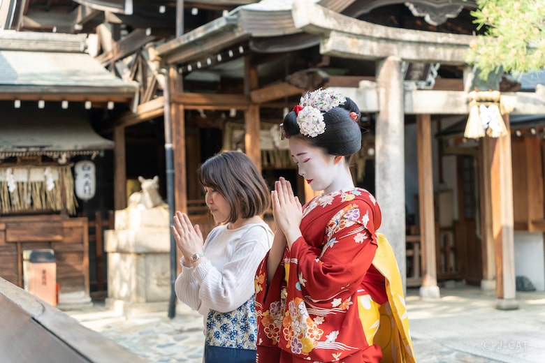 京都「扇や 半げしょう」舞妓さんと楽しむ花街さんぽ＆雅なお座敷遊び