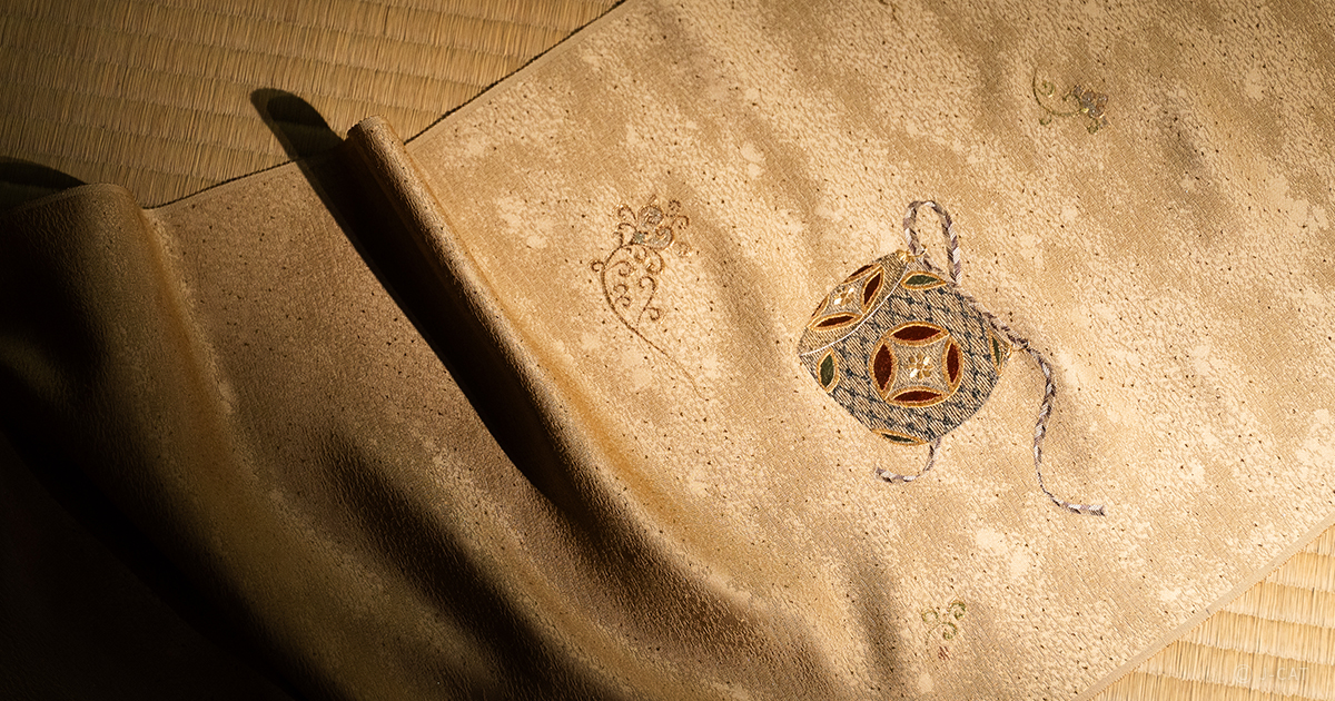 針と絹糸で描く絵画「京繍」の伝統工芸士・吉岡一郎氏に教わる日本刺繍 